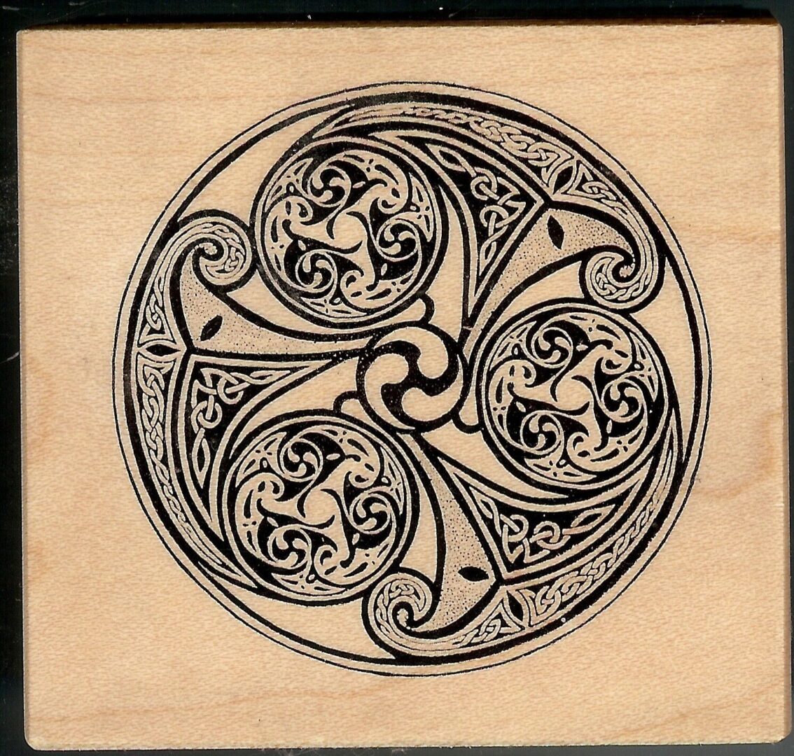 A picture of an image on the side of a wooden block.